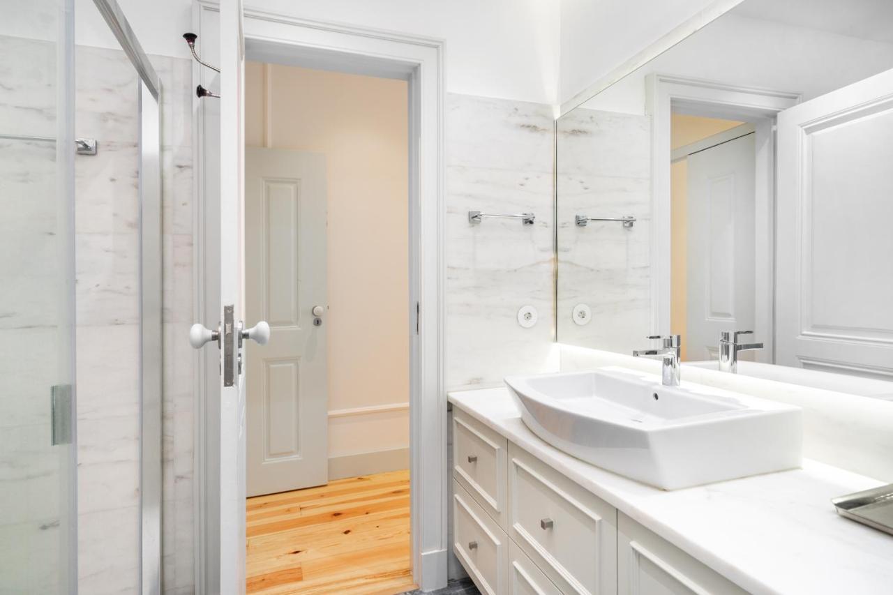 Whome Luxury Stay In Prime Location W/ Ac, Lift & Private Patio Lisboa Dış mekan fotoğraf